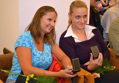 Mezi oceněnými dárci byly (zleva) i Michaela Polášková z Poruby a Eva Salvová z Radvanic. Foto: P. Havránek