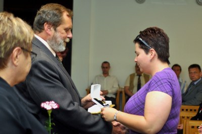 FOTO: Dárkyně krve přebírá zlatou Janského plaketu