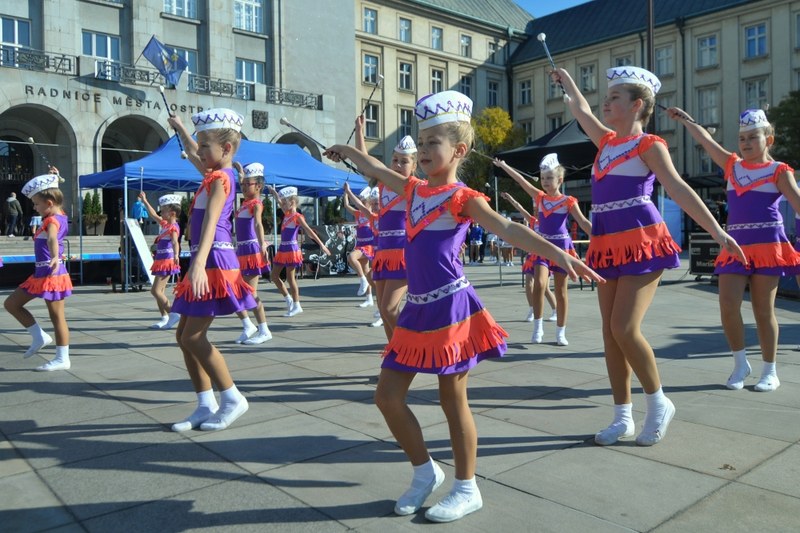 Mažoretky na Prokešově náměstí.