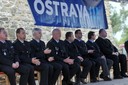 Pohled na část z dvaceti oceněných policistů