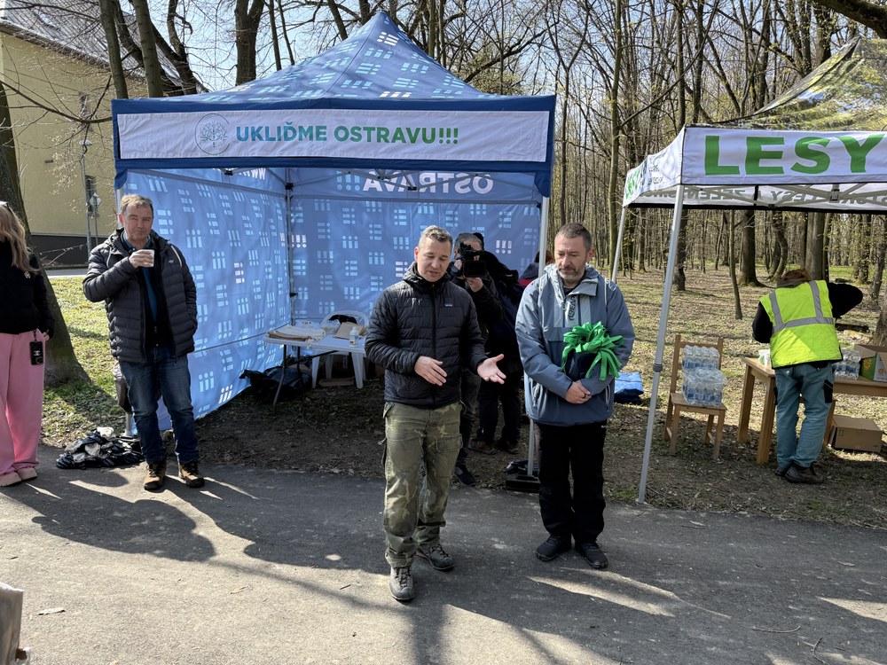 Náměstek primátora Aleš Boháč děkuje účastníkům akce Ukliďme Ostravu. Ilustrační foto