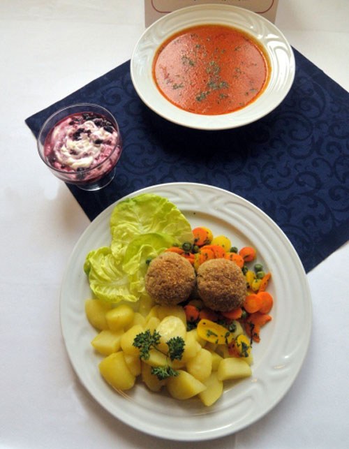 Nejchutnější pokrm uvařil kuchař V. Lesa.