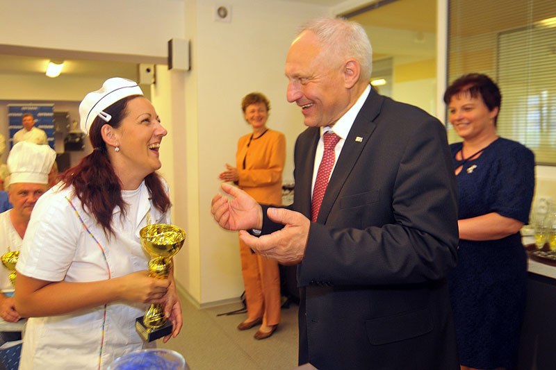 R. Čechové blahopřeje Z. Pražák.