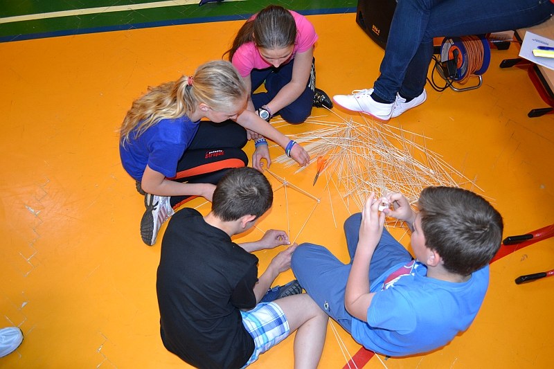 Družstva předvedla i manuální zručnost.