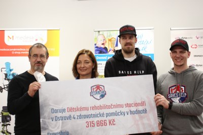 Předání pomůcek Dětskému rehabilitačnímu stacionáři. Foto: MNO