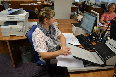 FOTO: Jedno ze skenovacích pracovišť podatelny MMO. Snímky Petr Havránek