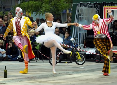 Na snímku Jiřího Urbana ukázka divadelního představení z letošního zahájení sezóny.