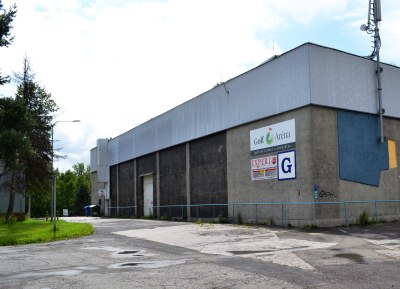 Pavilon G na Černé louce, v němž byl golfový trenažér, se stane v příštím roce dočasným sídlem Divadla Jiřího Myrona. Foto: René Stejskal