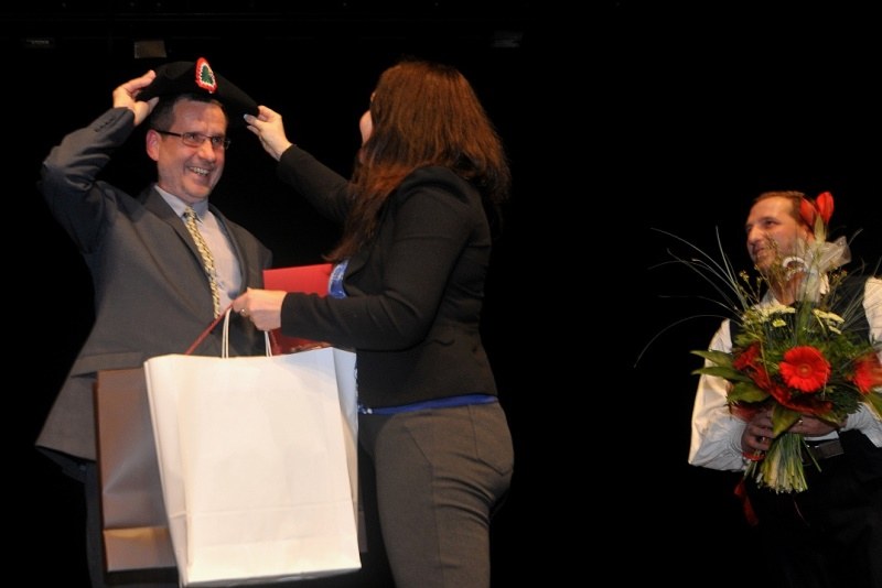 Roman Lupoměský při přebírání Křišťálového kamínku.