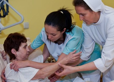 Pomoci můžete i hospici sv. Lukáše, a to nákupem magnetek v rámci veřejné sbírky nebo zasláním DMS. Foto: HSL