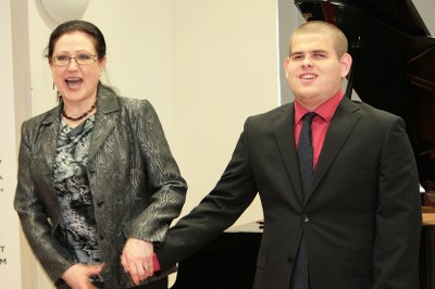 Zahájení Dnů umění nevidomých na Moravě obohatilo vystoupení klavíristy Adama Blažka. Foto: B. Krzyžanek