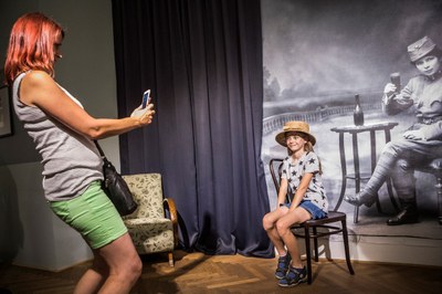 Je libo snímeček s paní Albínou Spisarovou? Foto: Jiří Zerzoň