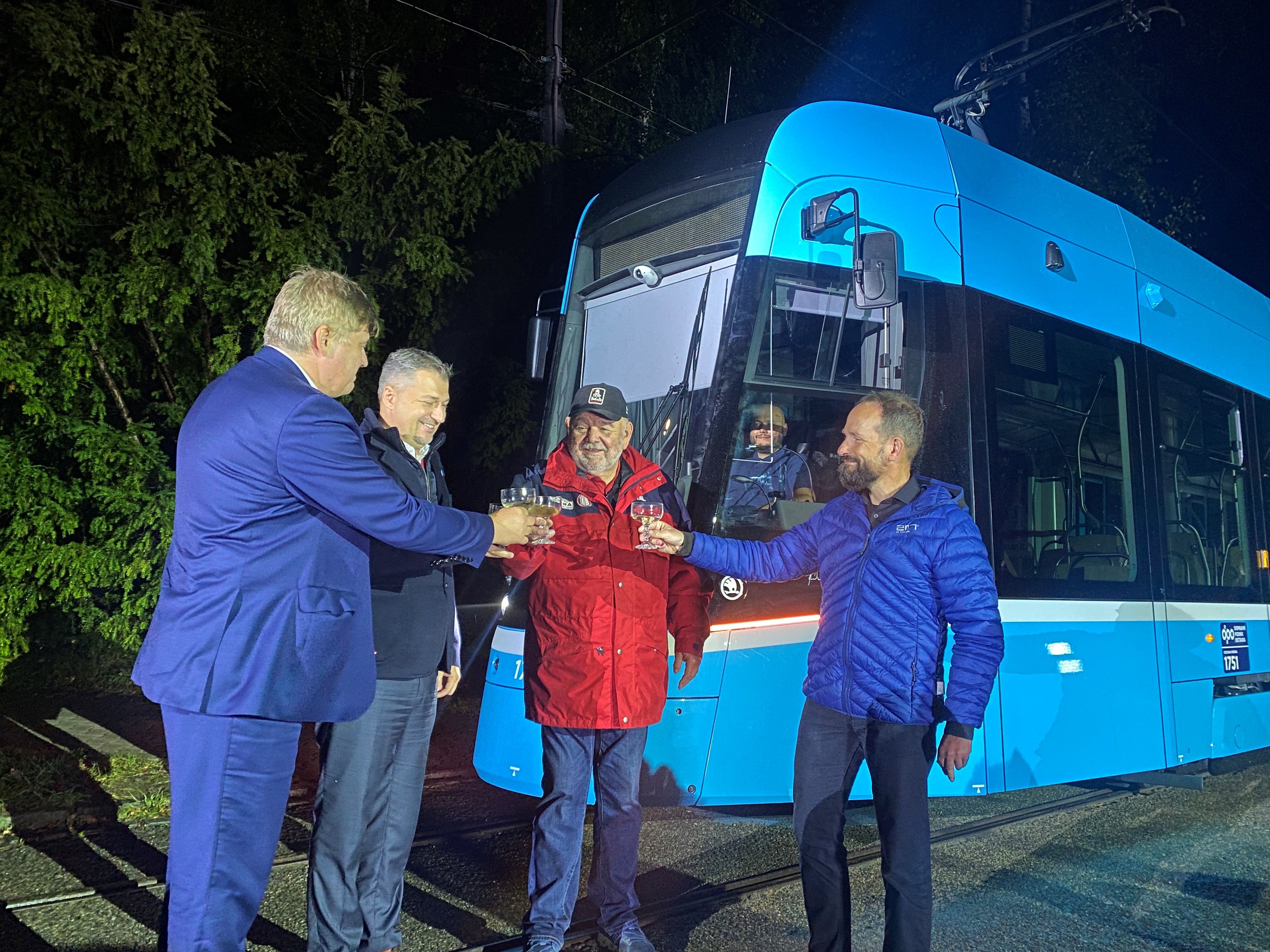 Nočního přivítání první tramvaje se účastnil také ostravský primátor Tomáš Macura. Foto: DPO