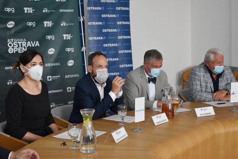 Tiskové konference v Nové radnici se zúčastnili náměstkyně primátora Andrea Hoffmannová, primátor Tomáš Macura, hejtman Ivo Vondrák a za pořadatele Miroslav Černošek. Tiskové konference v Nové radnici se zúčastnili náměstkyně primátora Andrea Hoffmannová, primátor Tomáš Macura, hejtman Ivo Vondrák a za pořadatele Miroslav Černošek.