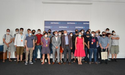 Společné foto primátora s účastníky Ostravských dnů. Foto: MMO