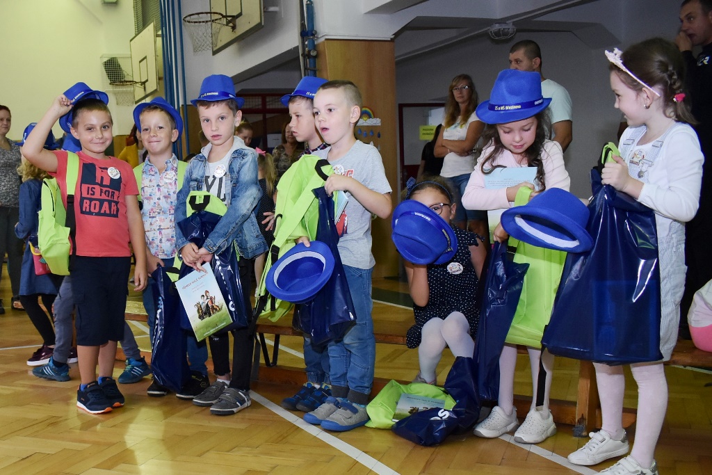 Opravdová výuka začne prvňákům další den. 