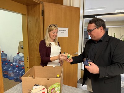 Sbírce potravinové pomoci přispěl rovněž ostravský primátor Jan Dohnal. Foto: MMO