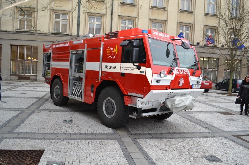 Dobrovolní hasiči ze Zábřehu dostali nové vozidlo Dobrovolní hasiči ze Zábřehu dostali nové vozidlo