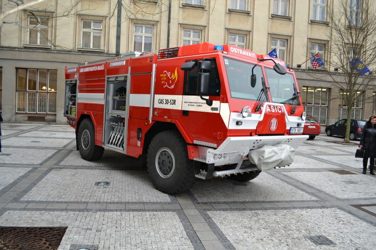 Dobrovolní hasiči ze Zábřehu dostali nové vozidlo