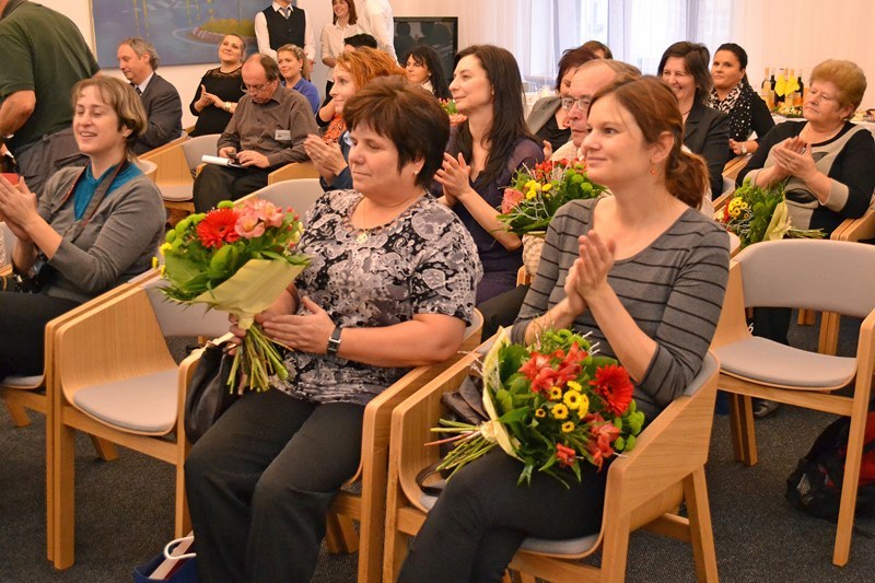Účastníci slavnostního setkání dobrovolníků na radnici.