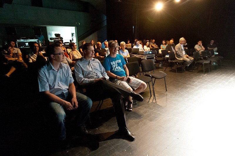 Prezentace se konala v přístavbě Divadla loutek