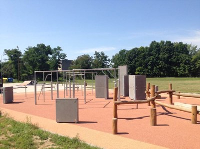 Nové parkourové hřiště v areálu U Cementáry. 