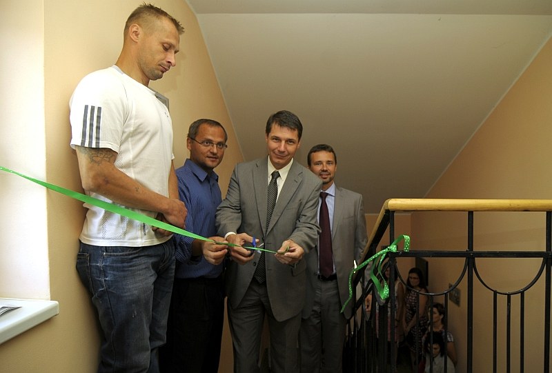 Přestřižení pásky. Zprava David Sventek, Michal Hrotík, Martin Chovanec