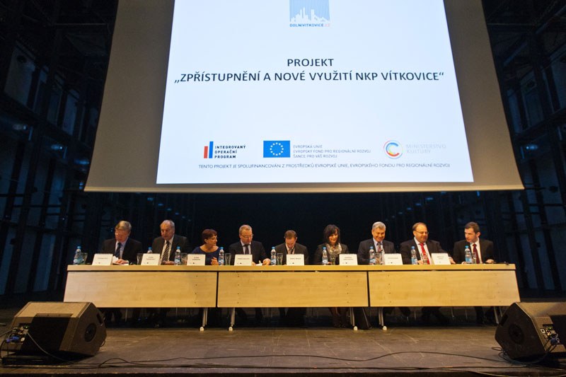 Hosté konference v aule Gong