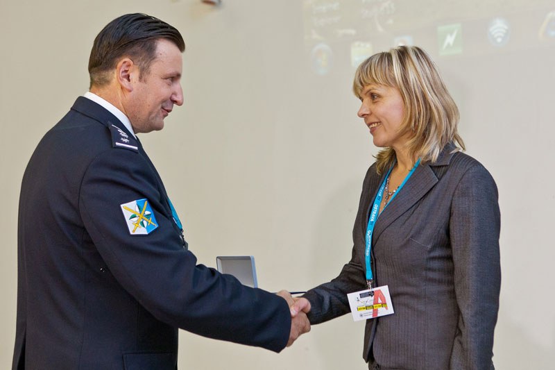 Ocenění ředitele KŘ PČR T. Tuhého pro S. Piperkovou