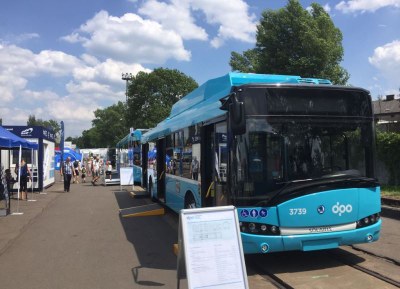 Dopravní podnik Ostrava představil na veletrhu Czech Raildays nový parciální trolejbus, který může jezdit i na silnicích bez trolejového vedení. Foto: DPO