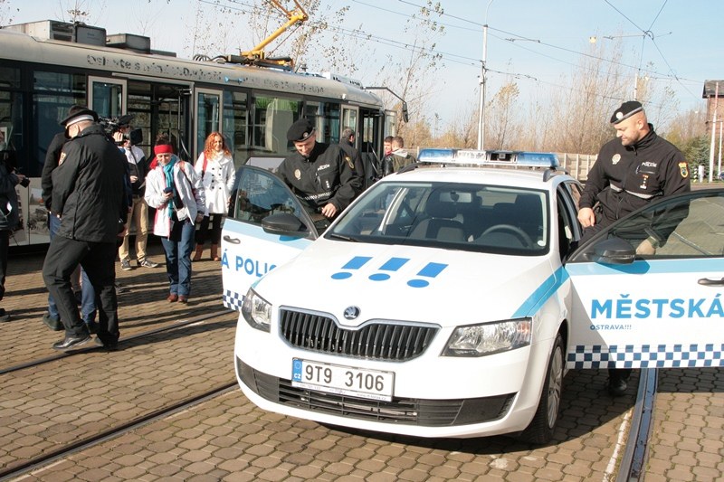 Při pokusném použití SOS tlačítka dorazila hlídka městské policie do tří minut. 