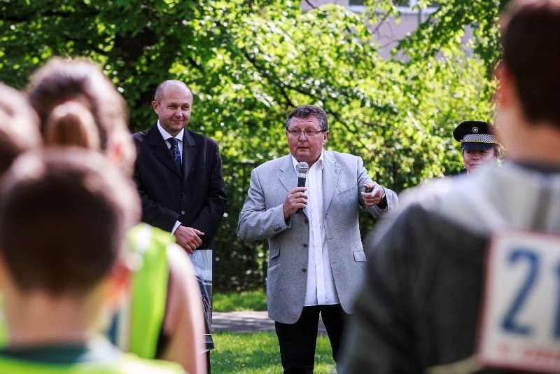 I. Hařovský (vpravo) a M. Bednář při zahájení.