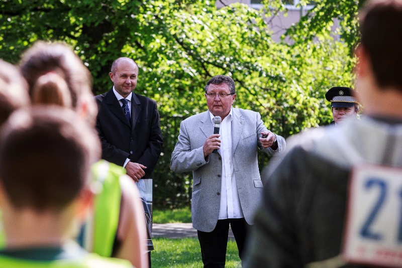 I. Hařovský (vpravo) a M. Bednář při zahájení.