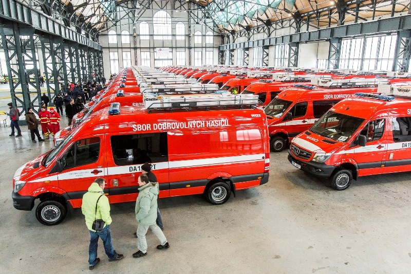 Jednotkám SDH bylo celkem předáno 50 dopravních automobilů.