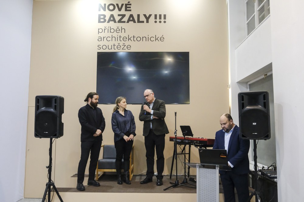 Zástupci vítězného architektonického studia na vernisáži výstavy Nové Bazaly!!! Příběh architektonické soutěže. Foto: Adolf Horsinka