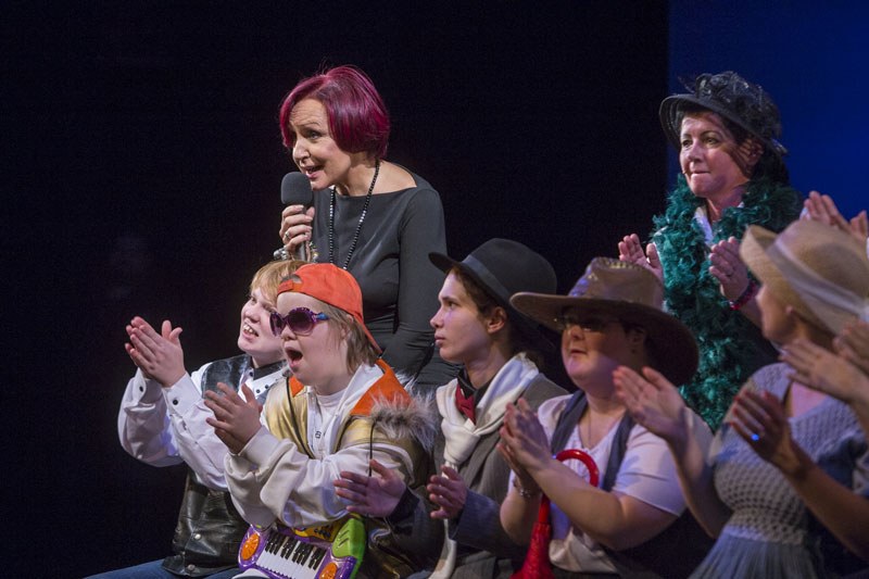 Dokud se zpívá (P. Janů a Čtyřlístek)