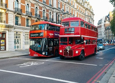 Dvoupatrové autobusy v Londýně. Zdroj: Pixabay 