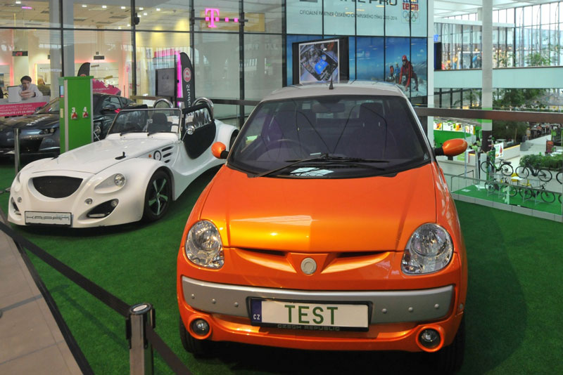 Elektromobil Kaipan (vlevo) z VŠB-TU Ostrava.