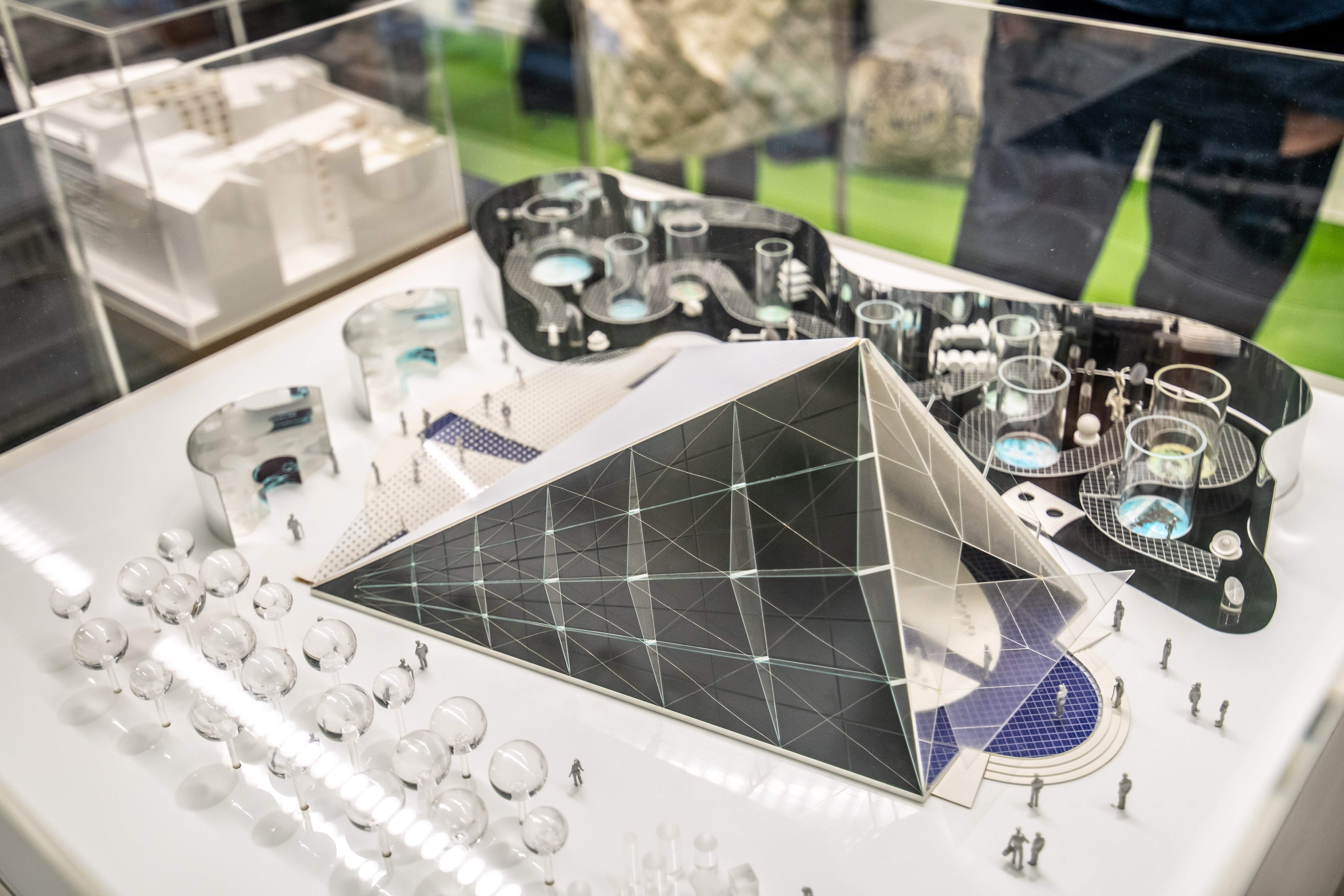 Výstava prezentuje modelové ukázky práce architektonického ateliéru AI-DESIGNS