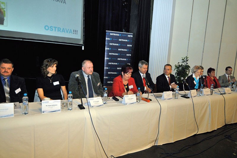 Předsednictvo konference v DK Akord