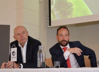 Primátor Tomáš Macura (vpravo) a rektor Ostravské univerzity Jan Lata hovoří o významu budov pro oživení centra města. Foto: René Stejskal