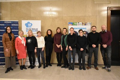 Vítězové aktuálního ročníku projektu Fajne školní bistro s náměstkyní primátora Andreou Hoffmannovou. Foto: MMO