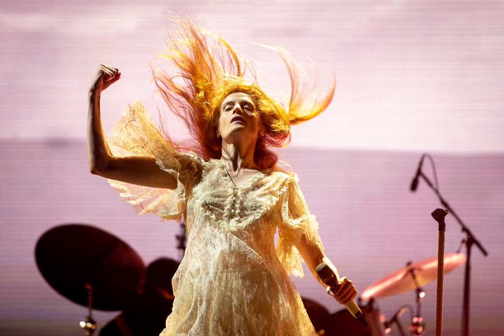 Florence Welch byla první velkou hvězdou festivalu. 