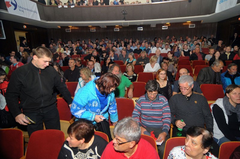 Sál kina Art před slavnostním zahájením.