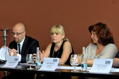 Na snímku Simona Piperková (uprostřed) hovoří o přínosu Festivalu v ulicích pro kulturní dění v Ostravě. Snímky Jiřího Urbana