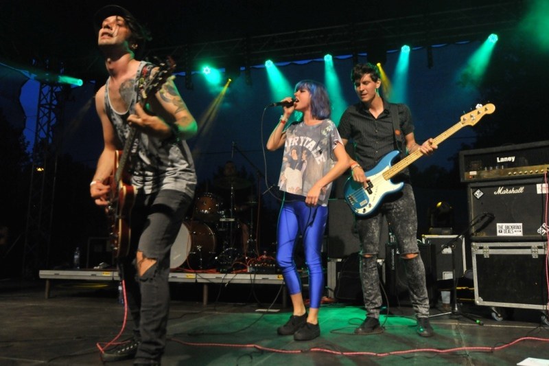 Večerní koncerty renomovaných hudebních skupin trvaly až do půlnoci.