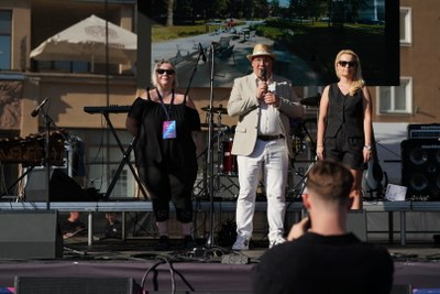 Letošní Festival v ulicích na Alšově náměstí společně s paní ředitelkou festivalu Petrou Hradilovou zahájili primátor Jan Dohnal a náměstkyně primátora Lucie Baránková Vilamová. Foto: ÚMOb Poruba