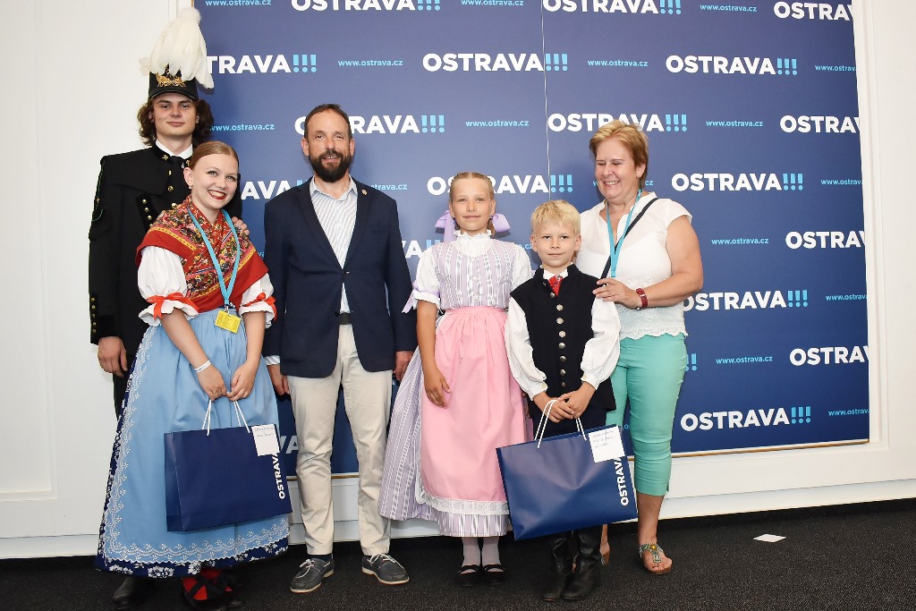 Společný snímek s členy ostravského souboru Hlubinka. 