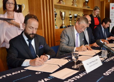 Jménem města Ostravy podepsal memorandum primátor Tomáš Macura. Foto: René Stejskal 