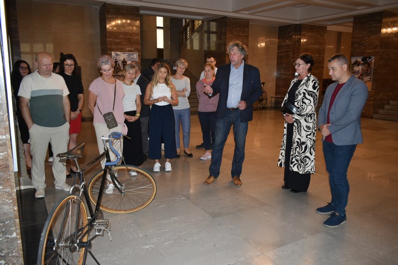 Fotografická výstava na Nové radnici připomíná hluboké kořeny současné cyklistiky Fotografická výstava na Nové radnici připomíná hluboké kořeny současné cyklistiky